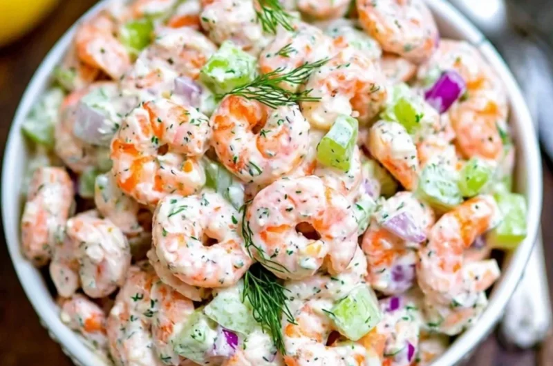 Delicious shrimp salad with fresh vegetables and dressing