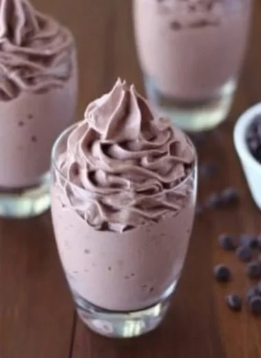 Delicious easy 3-ingredient chocolate mousse in a glass