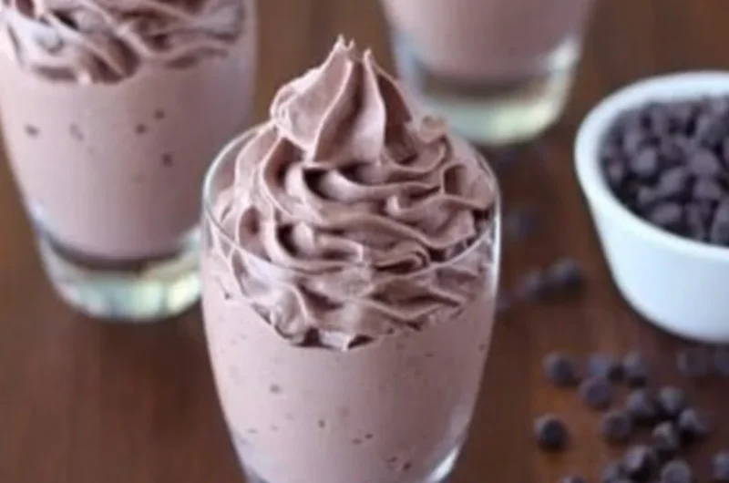 Delicious easy 3-ingredient chocolate mousse in a glass