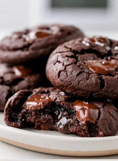 Keto flourless fudge cookies for a low-carb diet