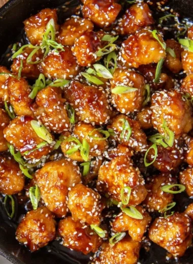 Delicious Sesame Chicken served with sesame seeds and vegetables.